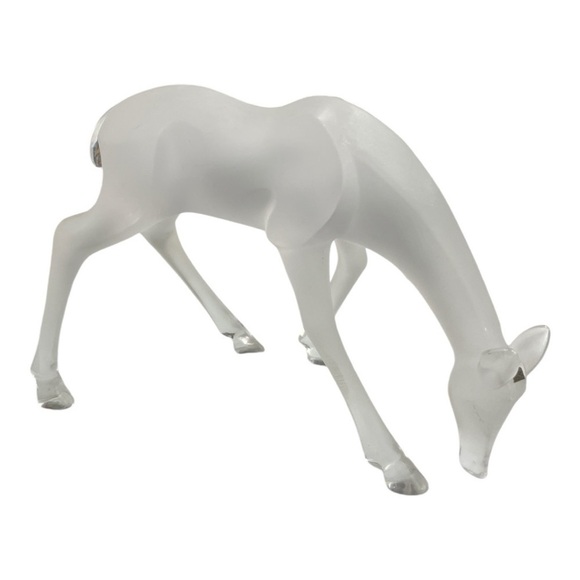 Winter wonderland frosted heavy plastic Deer, Holidays, Christmas decor - Picture 1 of 11